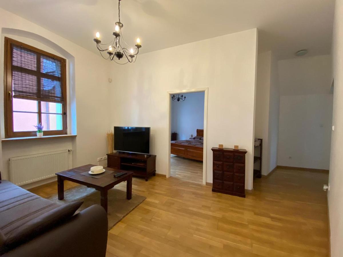 דירות לוקט Apartman Hubertus מראה חיצוני תמונה