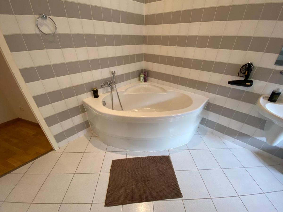 דירות לוקט Apartman Hubertus מראה חיצוני תמונה
